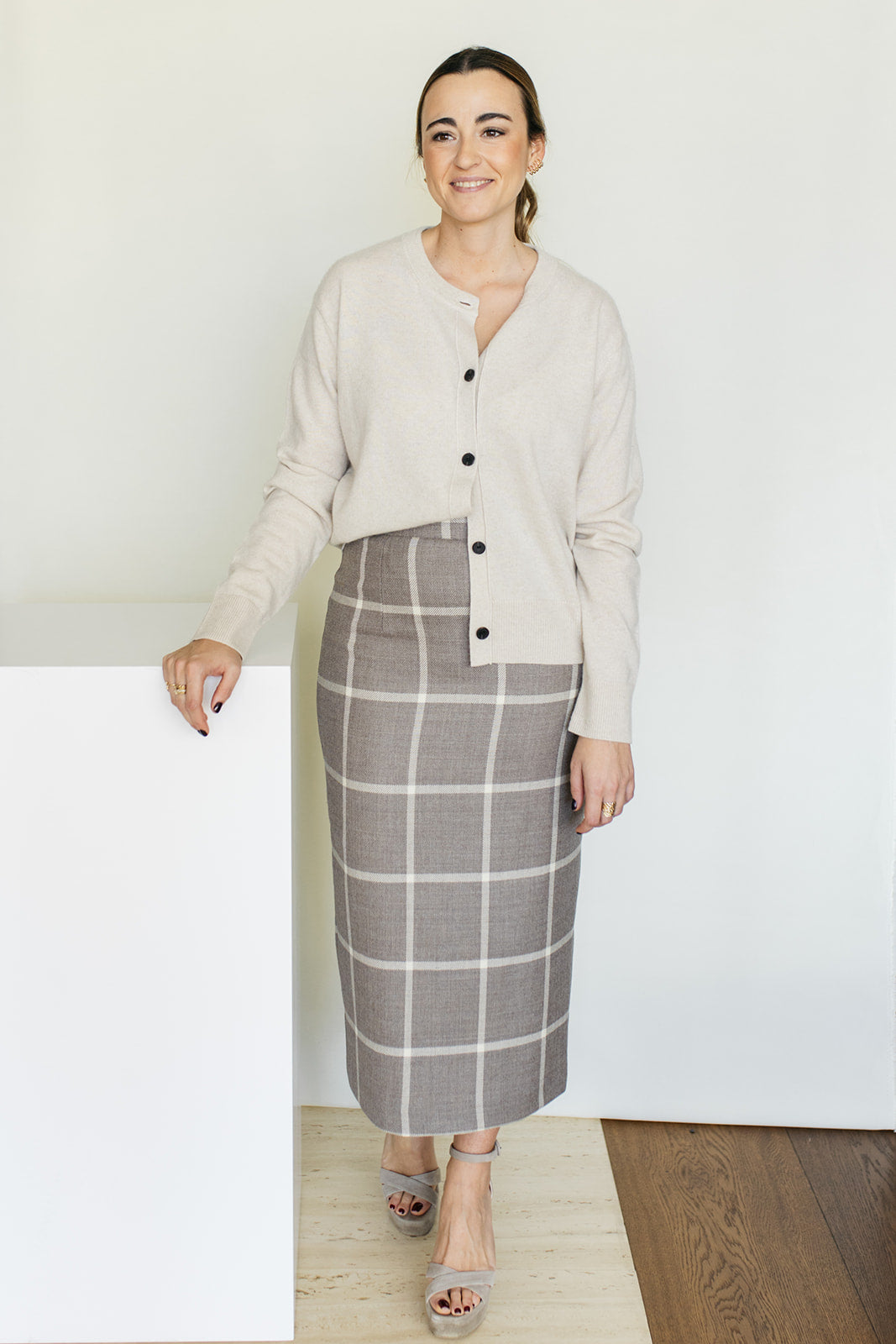 FALDA MIDI CAMILE EN CUADROS VENTANA TOPO Y BLANCO